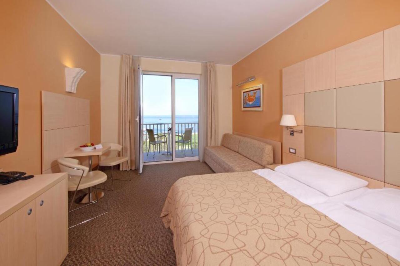 Haliaetum And Mirta Hotel Изола Екстериор снимка